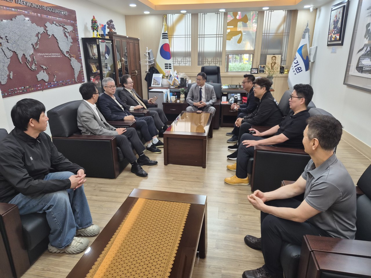 간담회 사진