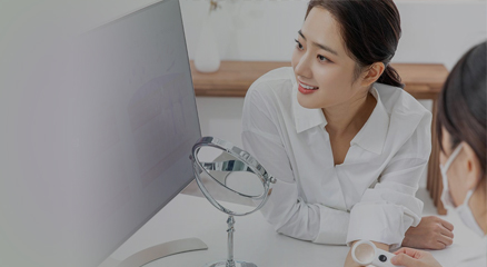 미용 내용에 대해 상담하는 모습